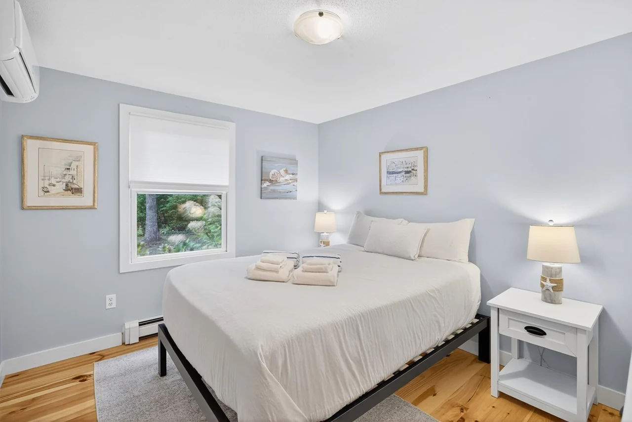 Queen bedroom with air conditioning
