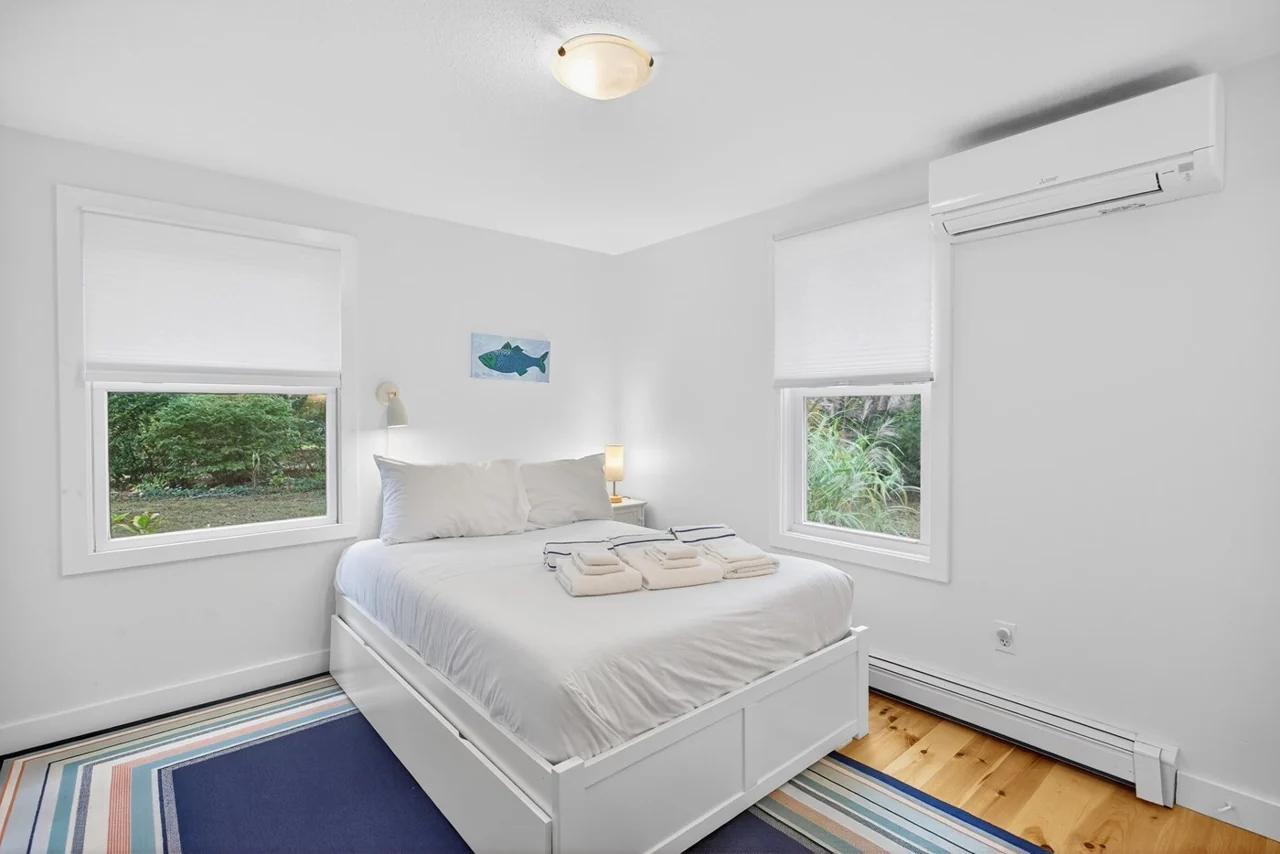 Full bed and twin trundle in the third bedroom